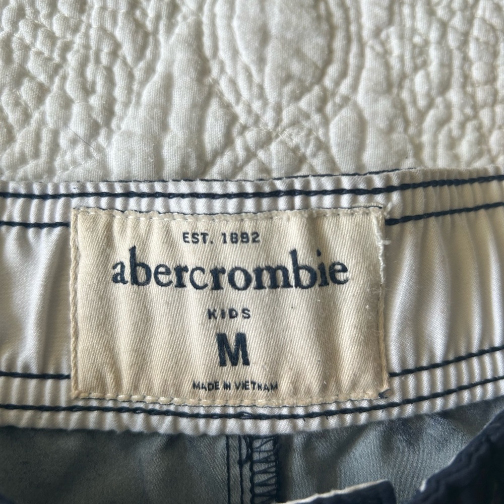 Abercrombie Kids boys navy swim trunks. Excellent. Size M. Back pocket - Picture 2 of 10